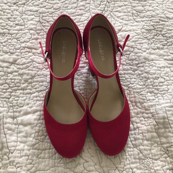 Ruby slippers! 🌪🌈🌹👠 - Picture 2 of 5